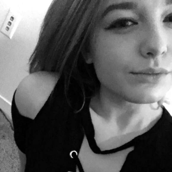 Meet your Posher, Sarah - Picture 1 of 1